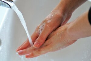 lavarse las manos con jabón casero